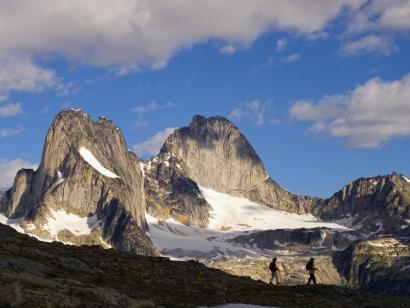 Reise in Kanada, Wanderer vor traumhafter Kulisse im Assiniboine Provincial Park