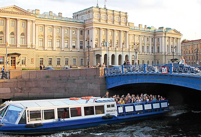 Reise in Russland, Bootsfahrt durch die Kanäle St. Petersburgs