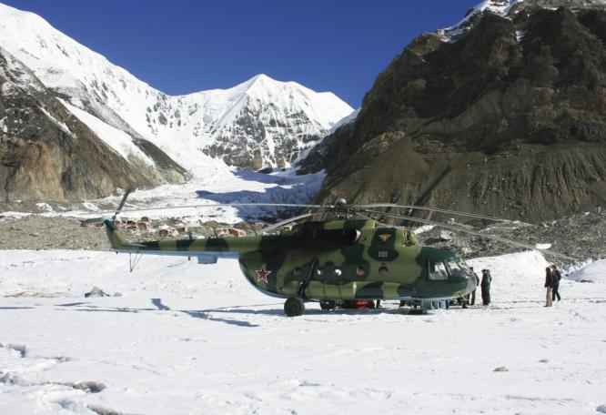 Reise in Kirgistan, Hubschrauber im Khan Tengri BC