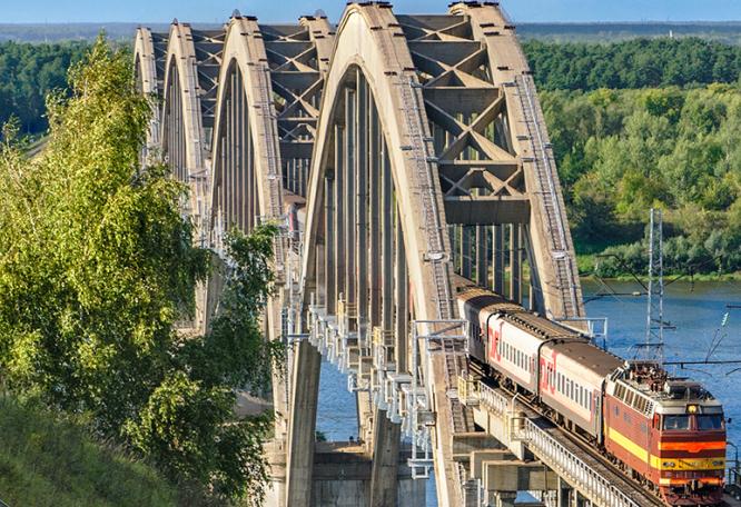 Reise in Russland, Brücke über die Oka, Russland.