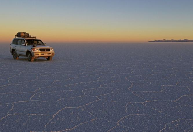 Reise in Bolivien, Sonnenuntergangsstimmung am Salar de Uyuni