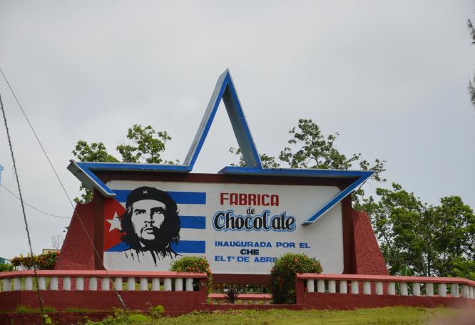 Reise in Kuba, Schild zur Schokoladenfabrik