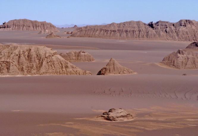 Reise in Iran, Wüste Lut – die Kaluts – Steinformationen