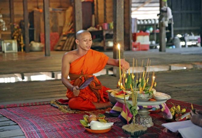 Reise in Kambodscha, Zeremonie in einem Kloster in Angkor