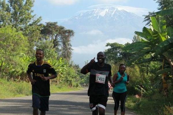 Reise in Tansania, Der Kilimanjaro-Marathon und Besteigung