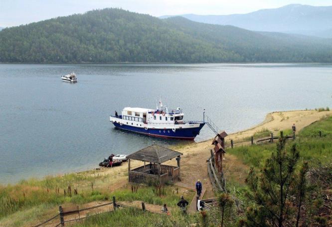 Reise in Russland, Baikalsee mit Fischerboot