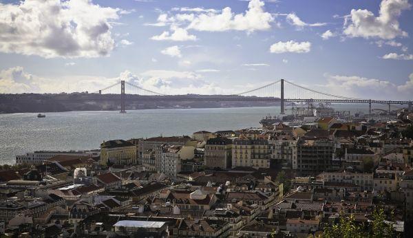 Reise in Portugal, Brücke über den Tejo in Lissabon