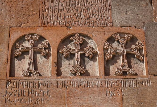 Reise in Armenien, Auf einem Hügel, malersich vor dem Ararat gelegen, erhebt sich das Kloster Chor Virap.
