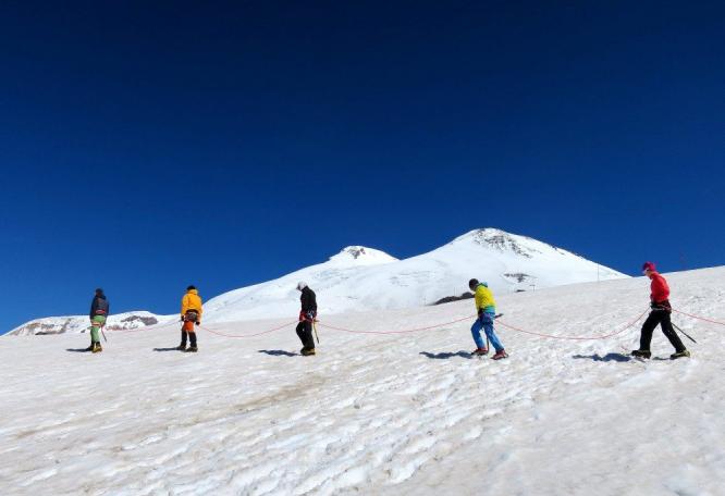 Reise in Russland, Ausblick vom Gipfel des Elbrus über den Kaukasus