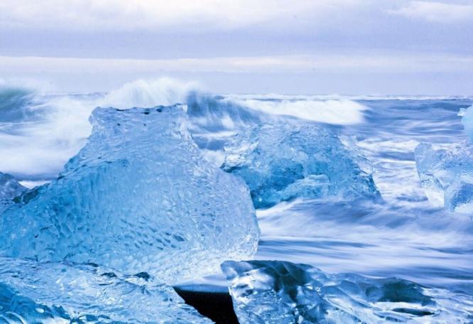 Reise in Island, Eis und Wellen