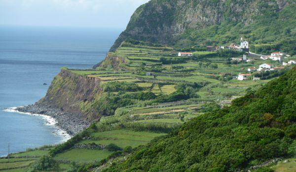 Reise in Portugal, Die Küste der Azoren-Insel Flores
