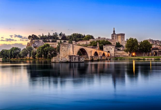 Reise in Frankreich, Die berühmte Brücke von Avignon