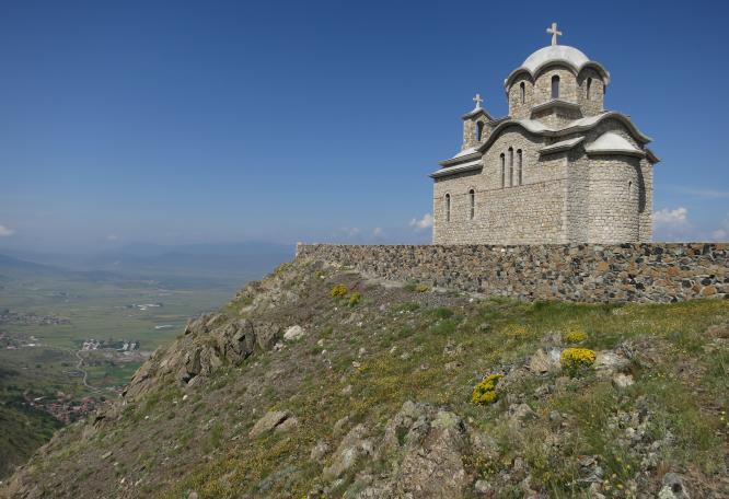Reise in Albanien, Eine Kirche in der Nähe von Korca