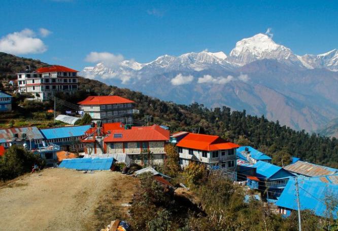 Reise in Nepal, Die Dhaulagiri-Bergkulisse von Ghorepani