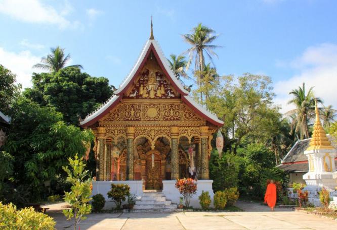 Reise in Kambodscha, auf dem Gelände eines Wats in Luang Prabang