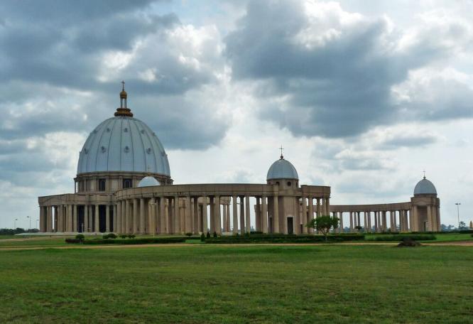 Reise in Elfenbeinküste, Der Vatikan in Afrika
