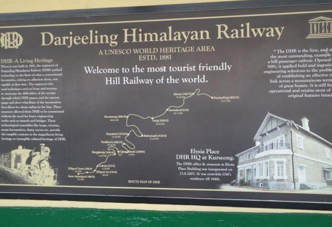 Reise in Indien, Mit der Schmalspurbahn "Toy Train" reisen Sie nach Darjeeling