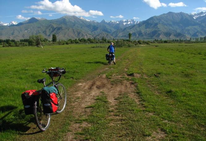 Reise in Kirgistan, Radfahren in der weiten Natur Kirgisistans