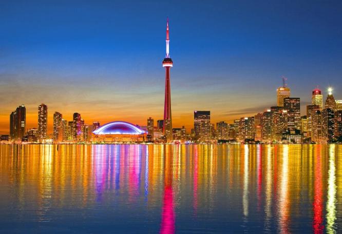 Reise in Kanada, Toronto Skyline im Abendlicht