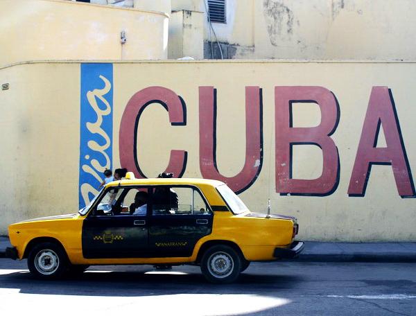 Reise in Kuba, Taxi in den Strassen von Kuba