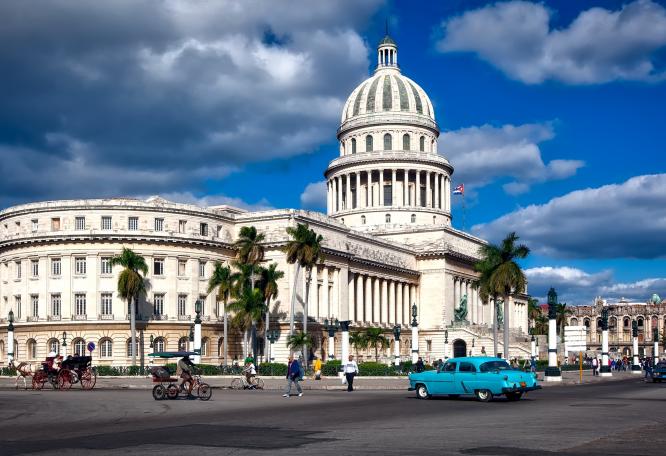 Reise in Kuba, Szene vorm Kapitol in Havanna