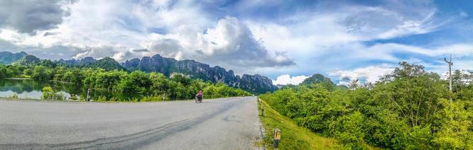 Reise in Laos, Laos: Landschaft auf dem Weg nach Phou Hin Boun