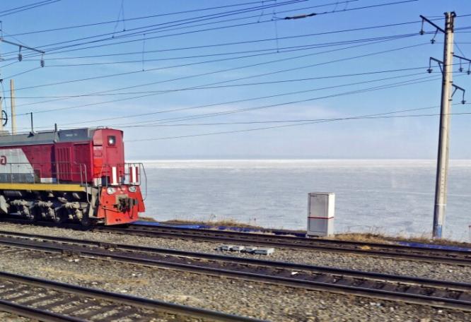 Reise in Russland, Zug mit Baikalsee