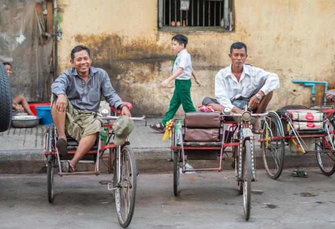 Reise in Myanmar, Rikscha-Fahrer in Yangon