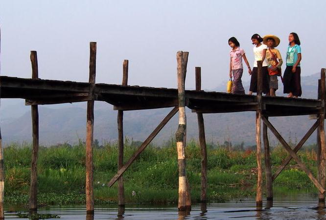 Reise in Myanmar, Anleger auf Stelzen am Inle-See