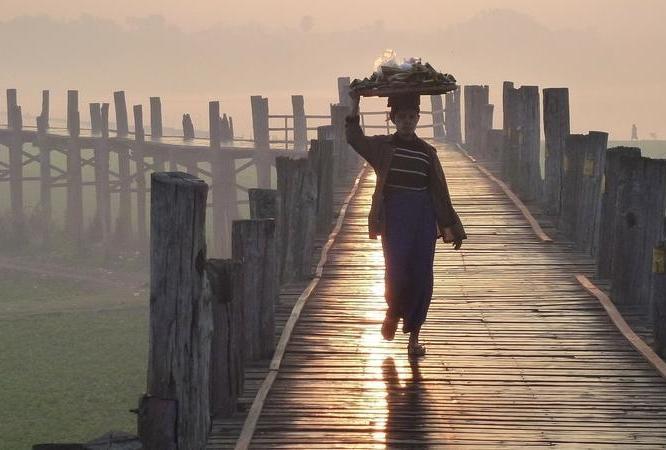 Reise in Myanmar, Spaziergang über die U-Bein-Brücke