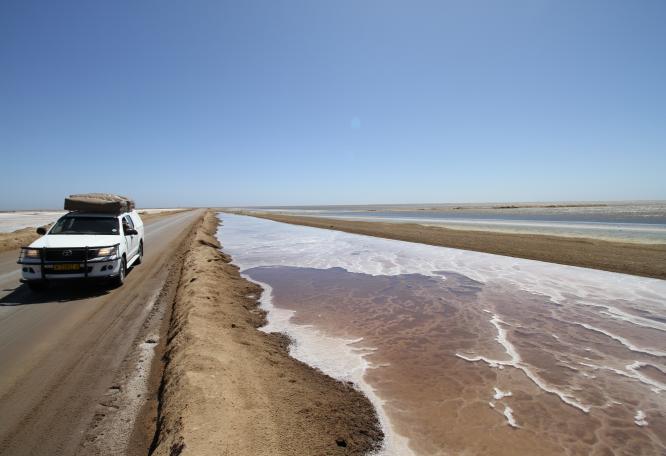 Reise in Namibia, Namibia Familienurlaub - Namibia for family relaxed - Jeep mit Fluss