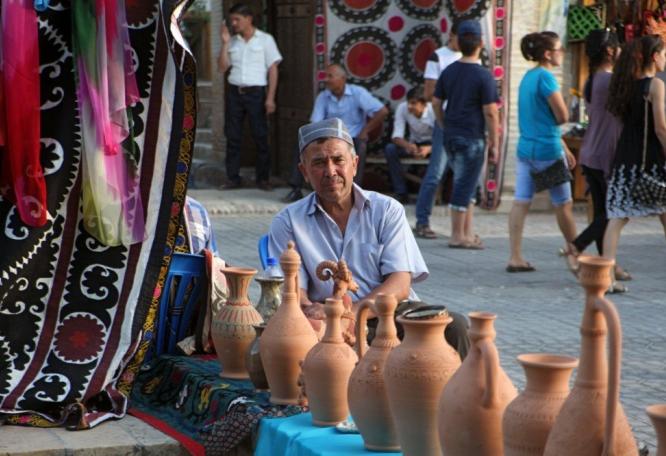 Reise in Usbekistan, Händler aus Nah und Fern strömen zum Silk & Spice Festival nach Buchara