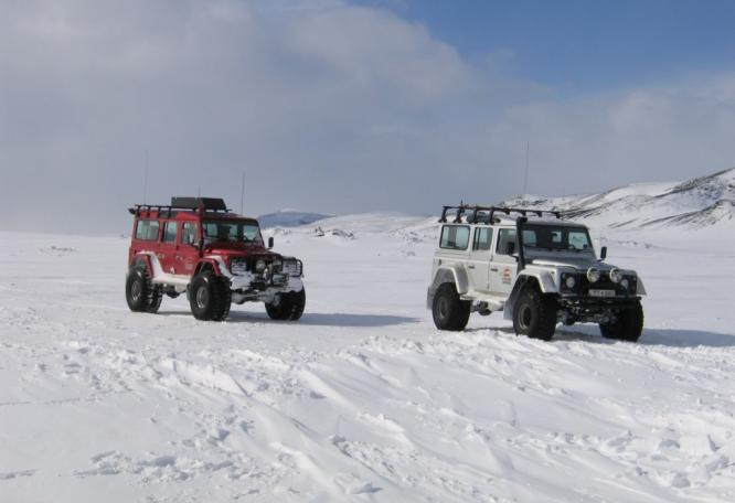 Reise in Island, Silvester auf Island - Ein Winterabenteuer Nordlicht, gefrorene Wasserfälle und heiße Quellen