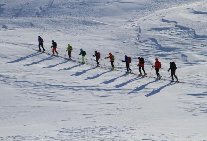 Reise in Norwegen, Die Skitourengeher werden von erfahrenen Bergführern geleitet
