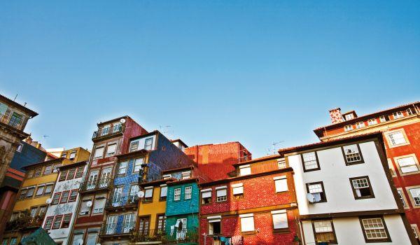 Reise in Portugal, Häuserfront in Porto