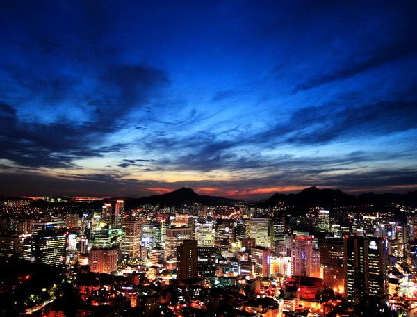 Reise in Südkorea, Atemberaubender Blick auf das nächtliche Seoul