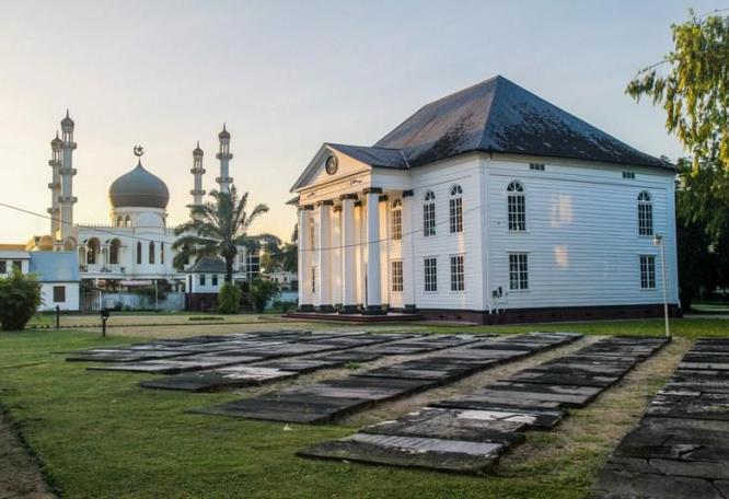 Reise in Suriname, Synagoge und Moschee in Paramaribo