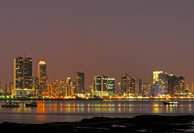 Reise in Panama, Panama-Stadt bei Nacht