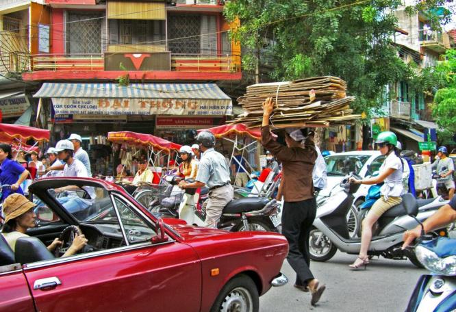 Reise in Vietnam, Trubel in den Straßen von Hanoi