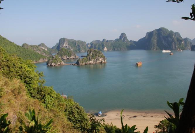 Reise in Vietnam, Vietnam: Aussicht auf die Halongbucht
