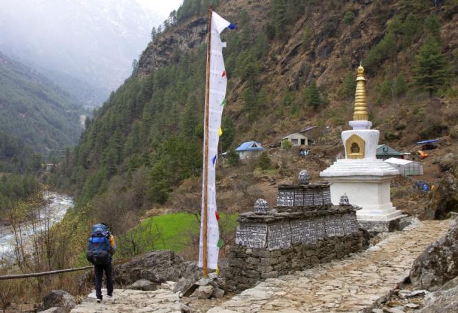 Reise in Nepal, Gipfelerfolg am Gokyo Ri (5360 m) mit Mount Everest (8848 m) im Hintergrund