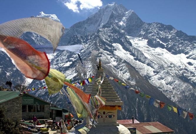 Reise in Nepal, Trekking nach Phakding (2610 m)