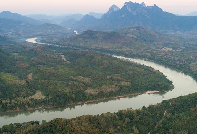 Reise in Laos, Mekong in Laos: Herrliche Landschaftspanoramen