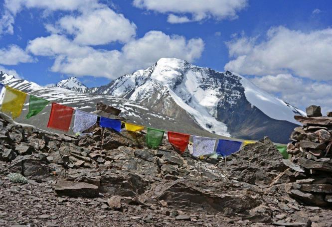 Reise in Indien, Blick vom Kongmaru La (5130 m) auf Kang Yatze II I )(6400 m) und II (6190 m)