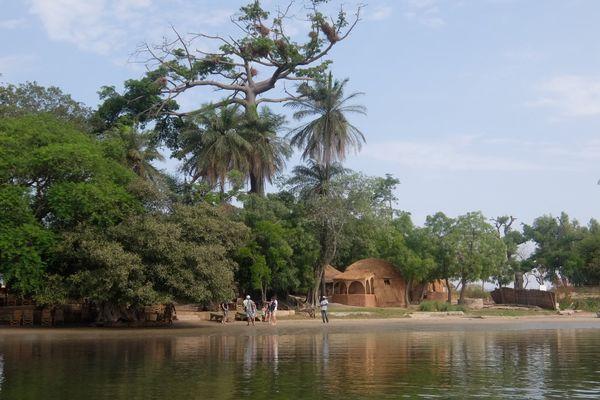 Reise in Gambia, Von der Atlantikküste zum Gambia-Fluss und bis ins Hügelland der Bassari