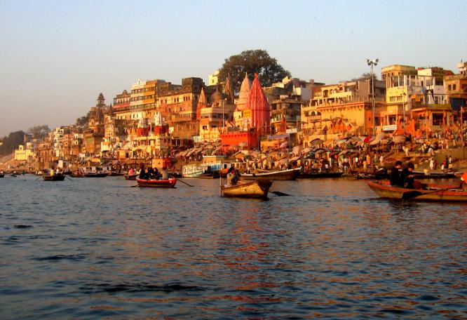 Reise in Indien, Auf dem Ganges in Varanasi