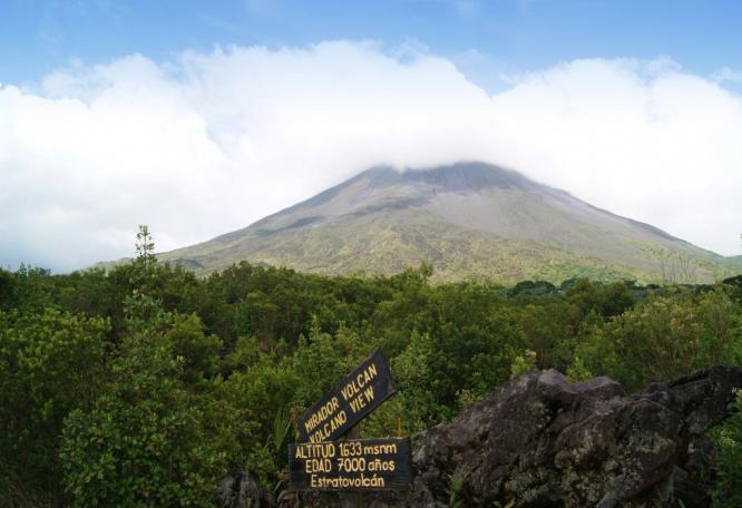 Reise in Costa Rica, Vulkan Arenal vom NP aus betrachtet