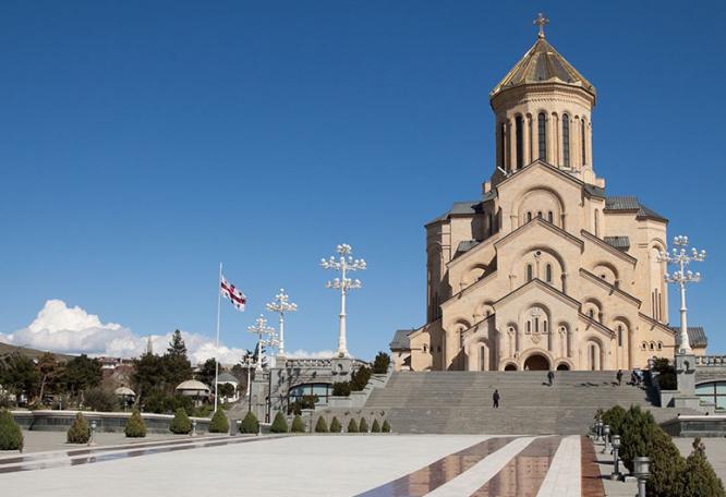 Reise in Armenien, Sameba-Kathedrale in Tblissi, Georgien.