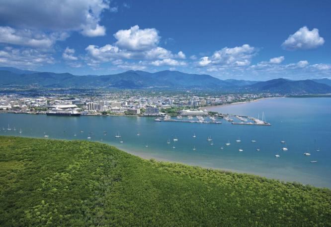 Reise in Australien, Blick auf die Hafenstadt Cairns