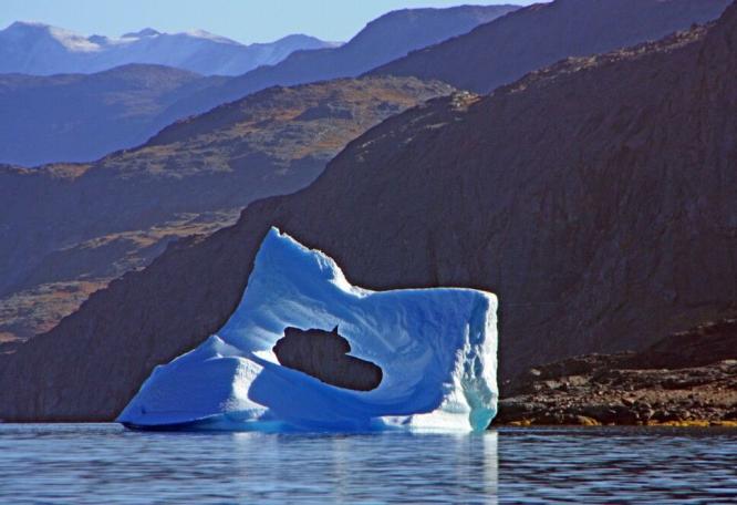 Reise in Grönland, Spektakulärer Eisberg im Fjord
